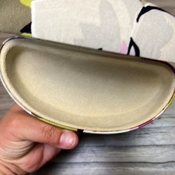 VERA BRADLEY GLASS CASE - Picture 8 of 14